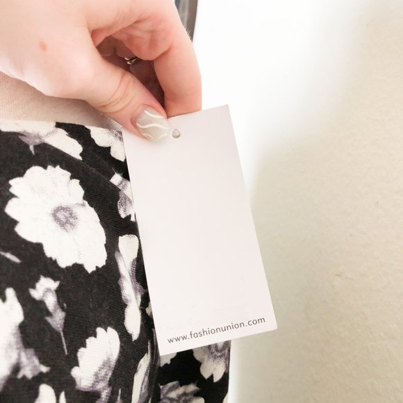 NWT Fashion Union Black Floral Daisy Shift Dress - Picture 2 of 8